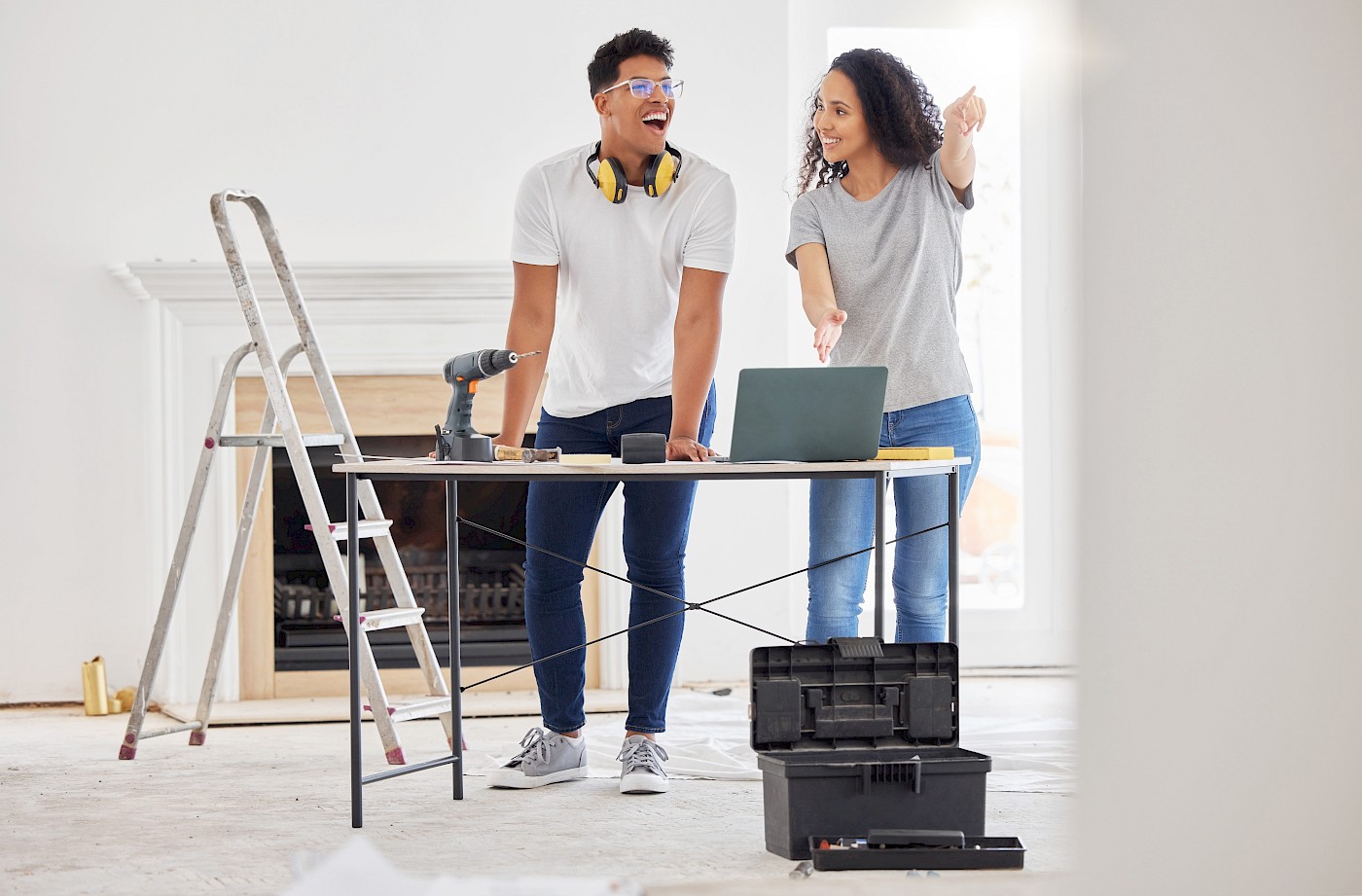 Couple on computer in builing site