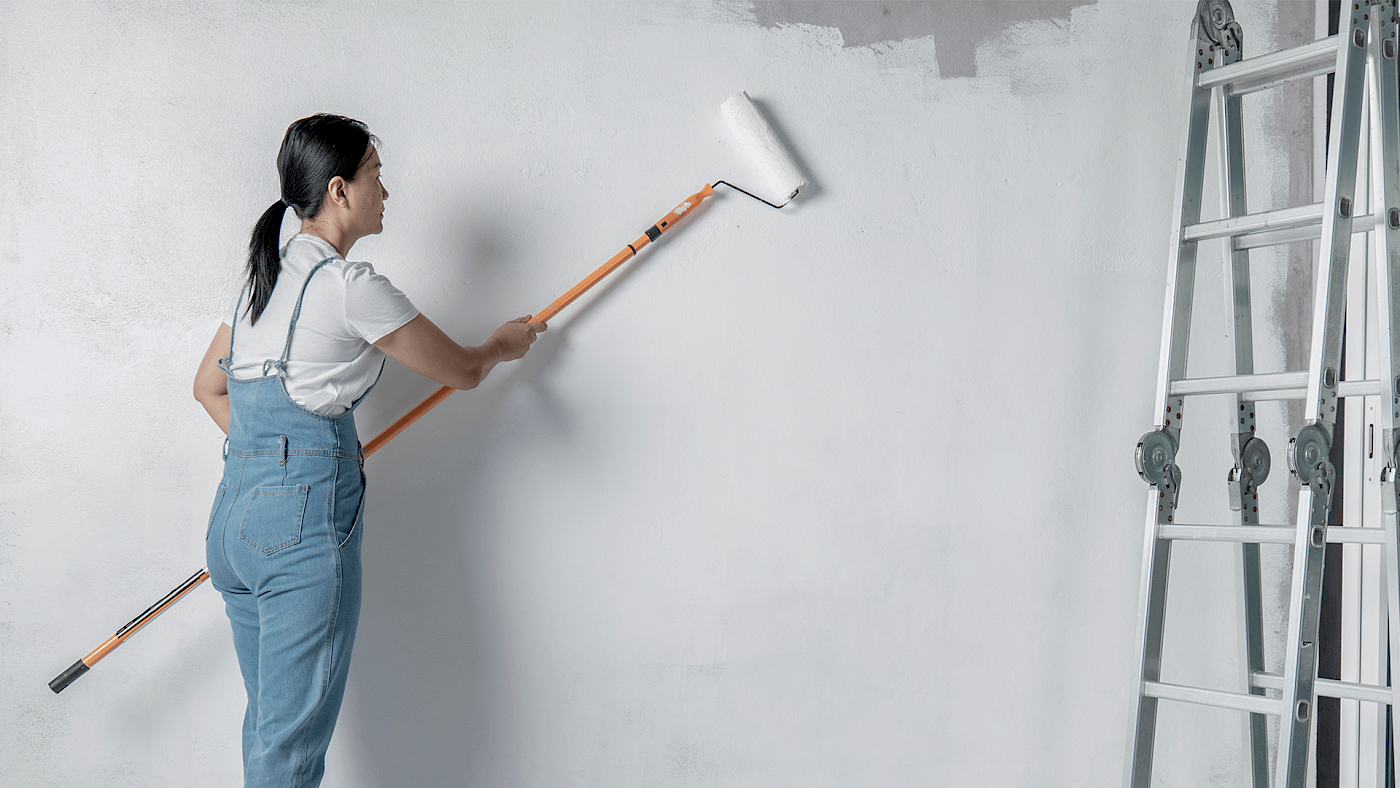 Interior wall painting carried out by decorator - request a quote